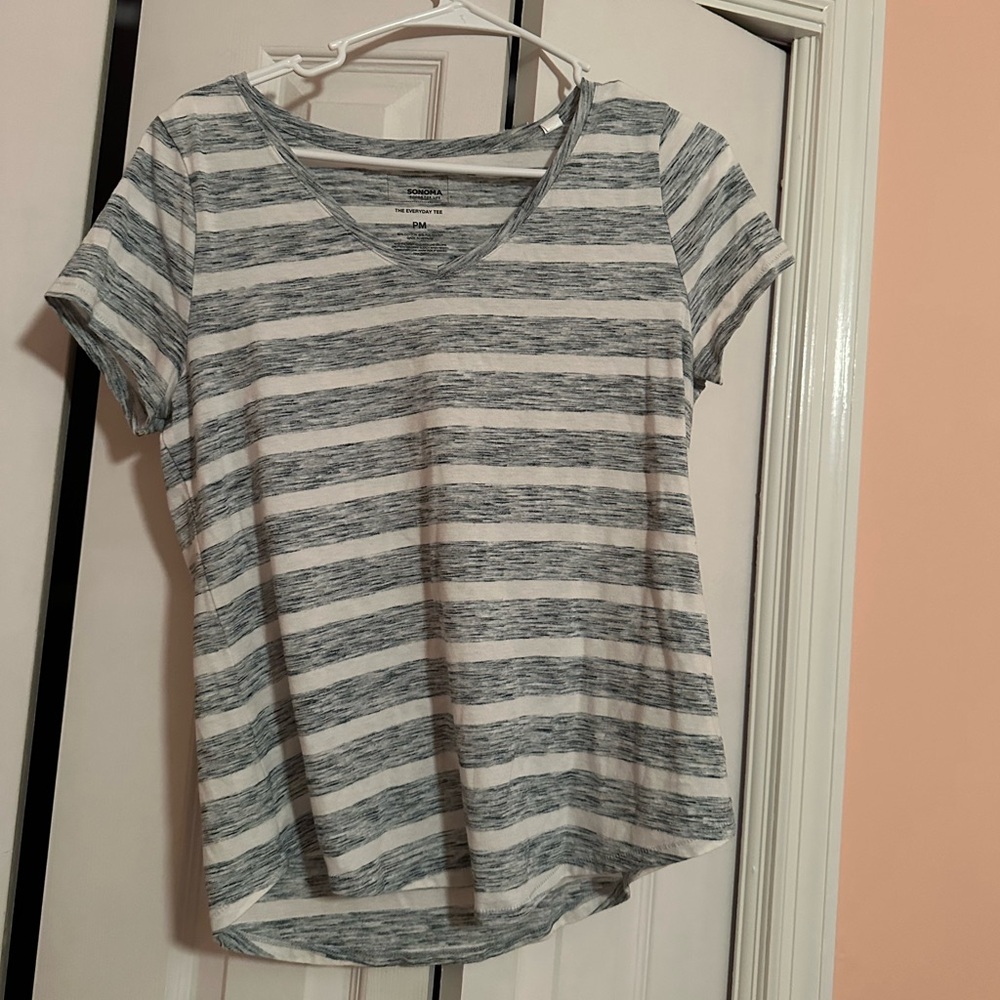 Sonoma Goods For Life Everyday Short Sleeve V-Neck Tee